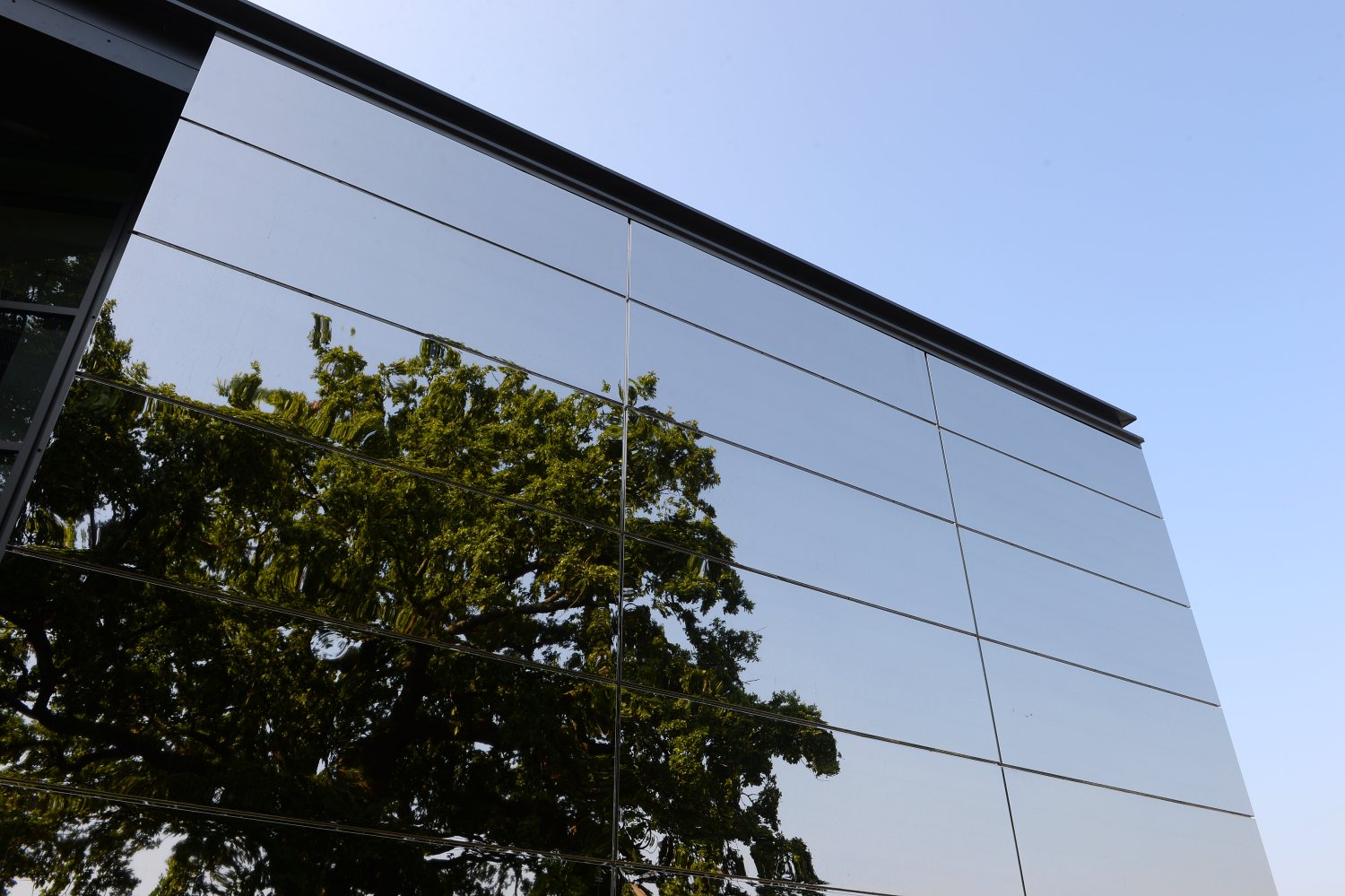 53R005_London_Academy_M24_medium