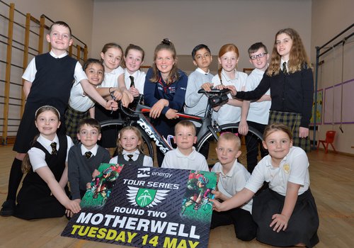 Image of school pupils with Scottish cycling star Rhona Callander