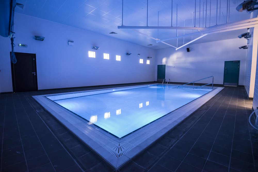 Picture of the sensory pool at the Glenwood SEN School, the lights are set to a blue setting